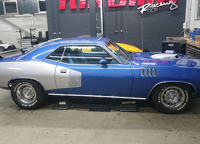 Detailansicht des Kühlergrills mit Steinschlagschutzfolie auf einem Mercedes SLR